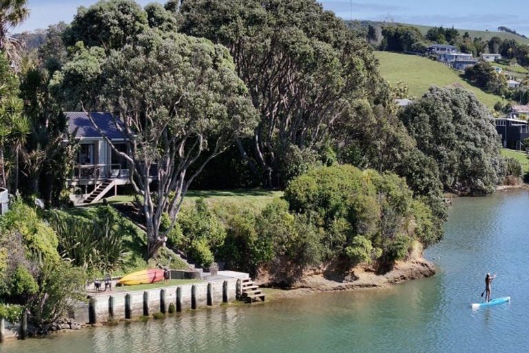 Photo of property in 33 Nihinihi Avenue, Raglan, 3225