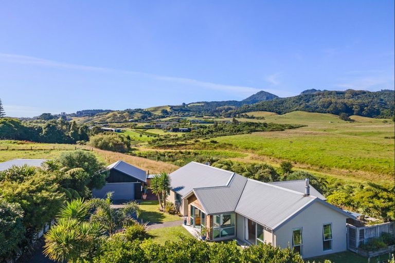 Photo of property in 5a Tui Grove, Oakura, 4314