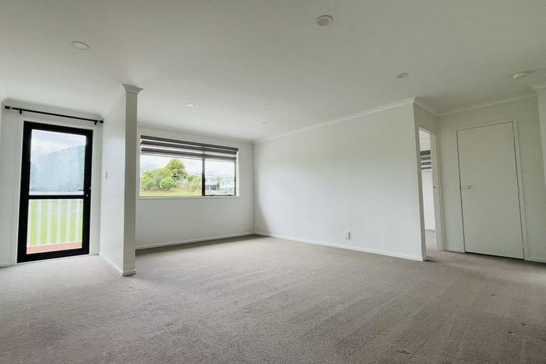 Photo of property in 15 Aronia Way, Goodwood Heights, Auckland, 2105