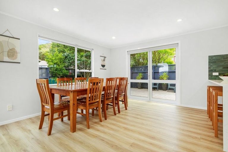 Photo of property in 9 Ordley Grove, Tawa, Wellington, 5028