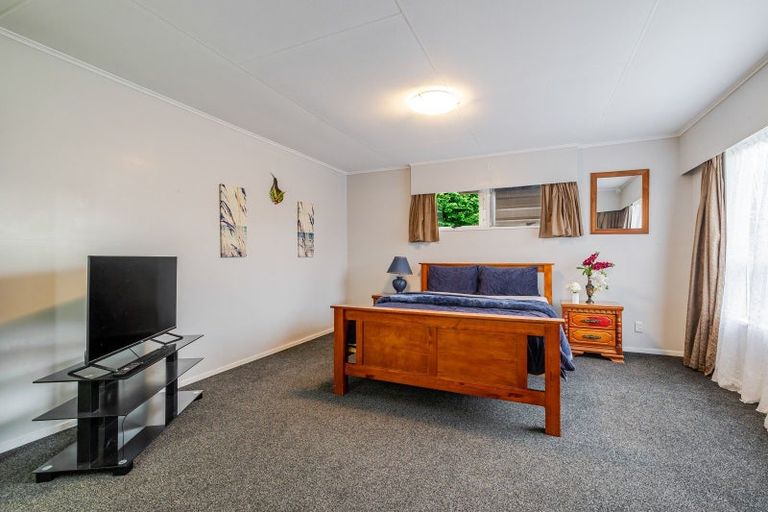 Photo of property in 86 Wikiriwhi Crescent, Awapuni, Palmerston North, 4412
