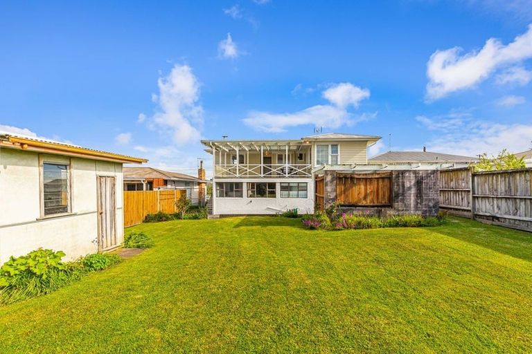 Photo of property in 46 Woodford Avenue, Henderson, Auckland, 0610