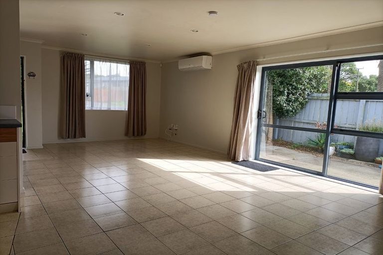 Photo of property in 32 Kayes Road, Pukekohe, 2120