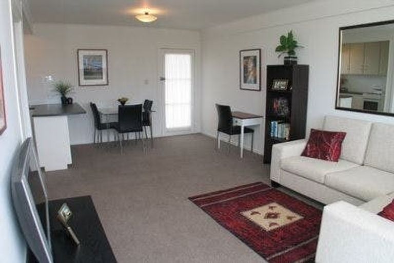 Photo of property in 8/219 Onewa Road, Birkenhead, Auckland, 0626