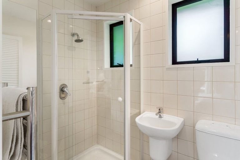 Photo of property in 33 Highland Place, Avonhead, Christchurch, 8042