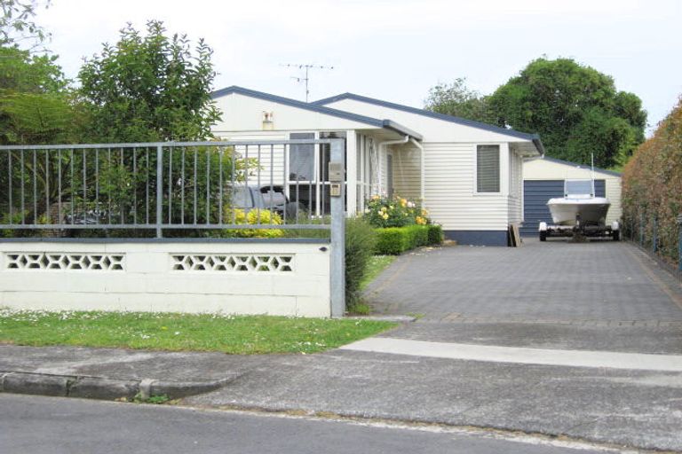 Photo of property in 9 Kowhai Avenue, Mangere Bridge, Auckland, 2022