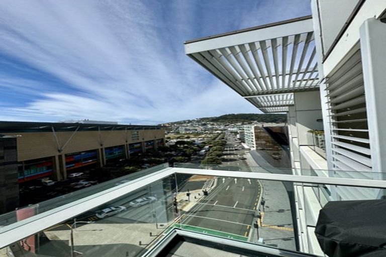Photo of property in Portal Apartments, 8e/42 Cable Street, Te Aro, Wellington, 6011