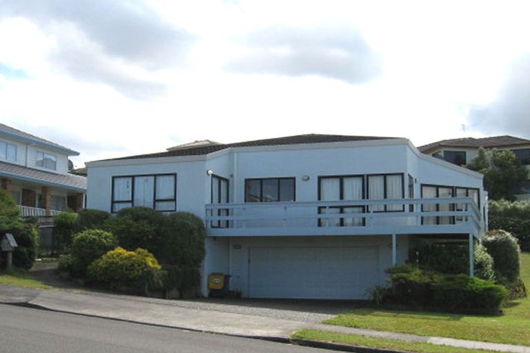 Photo of property in 55 Lagoon Way, West Harbour, Auckland, 0618