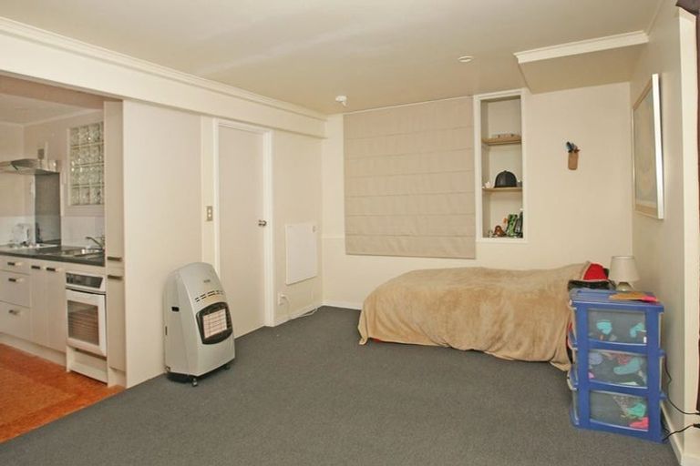 Photo of property in 18 Moffitt Street, Vogeltown, Wellington, 6021