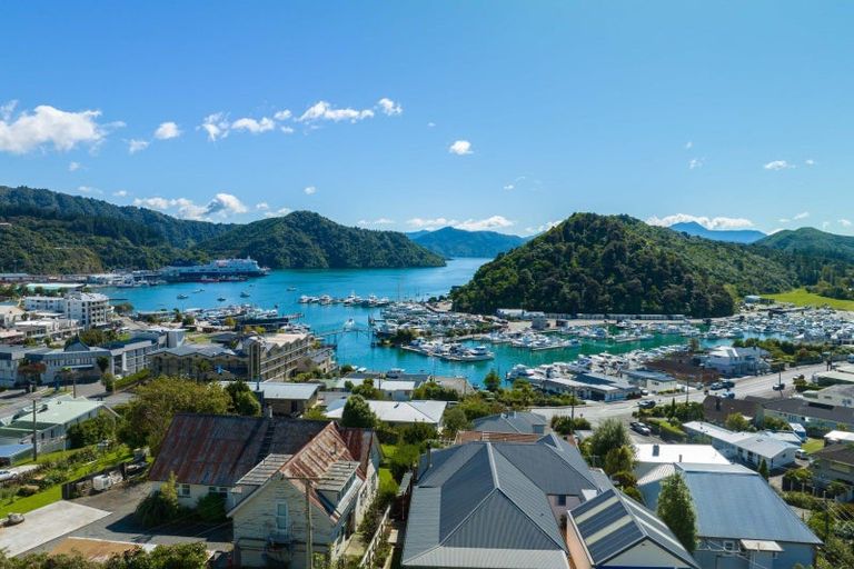 Photo of property in 3 Russell Street, Picton, 7220