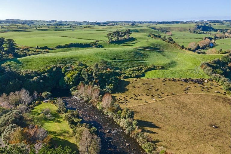 Photo of property in 27 Donnelly Street, Oakura, 4314