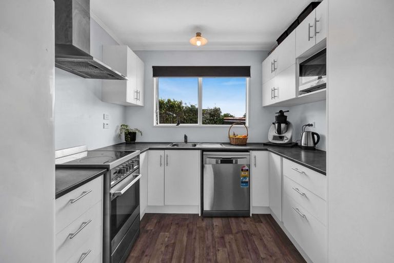 Photo of property in 9 Hughson Place, Opunake, 4616