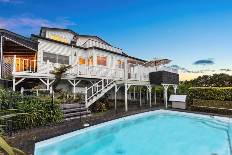Photo of property in 37 Fairfax Avenue, Northcote, Auckland, 0627