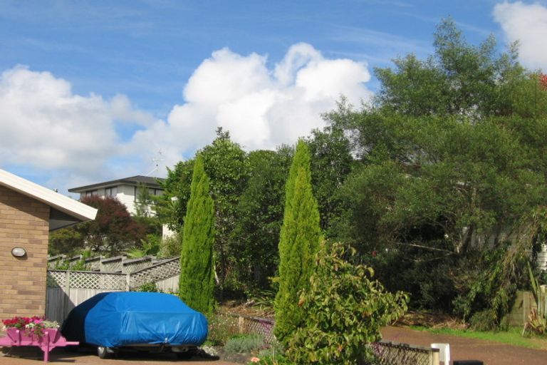 Photo of property in 4a Woodfern Crescent, Titirangi, Auckland, 0604