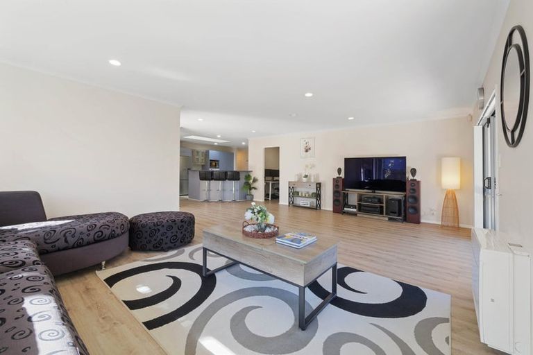 Photo of property in 18 Brittany Drive, Henderson, Auckland, 0612