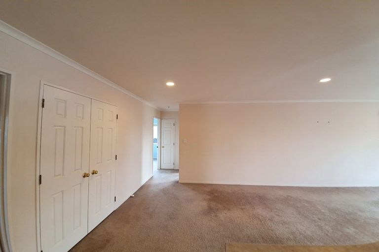 Photo of property in 16 Bella Villa Drive, Waiuku, 2123