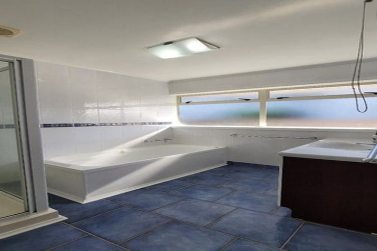 Photo of property in 31 Prince Regent Drive, Half Moon Bay, Auckland, 2012