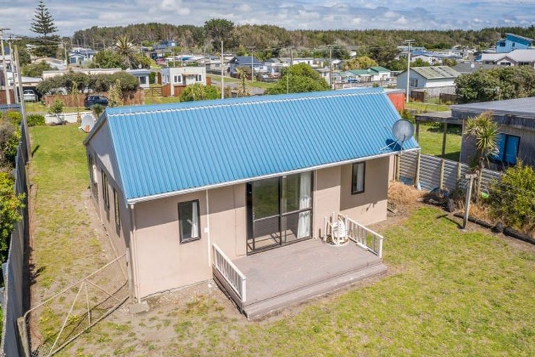 Photo of property in 22 Rangitane Street, Himatangi Beach, Foxton, 4891