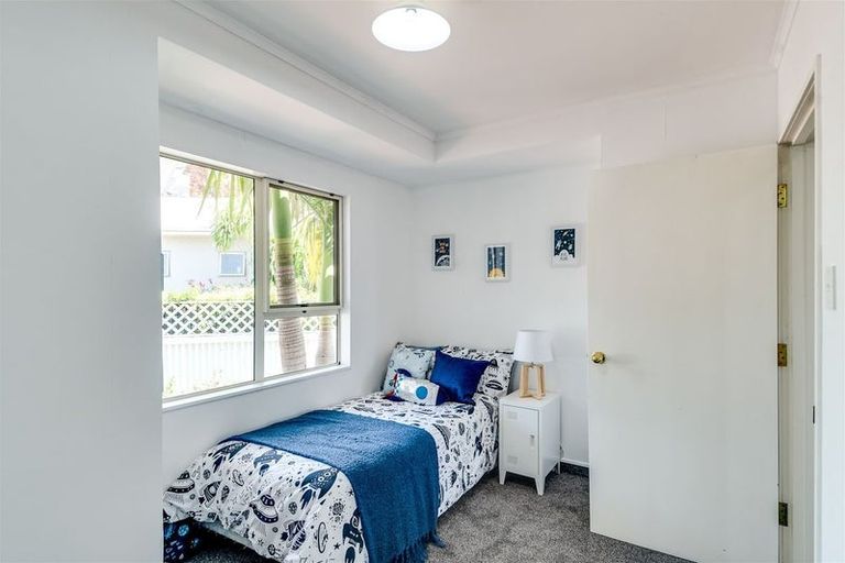 Photo of property in 3 Cambridge Terrace, Taradale, Napier, 4112