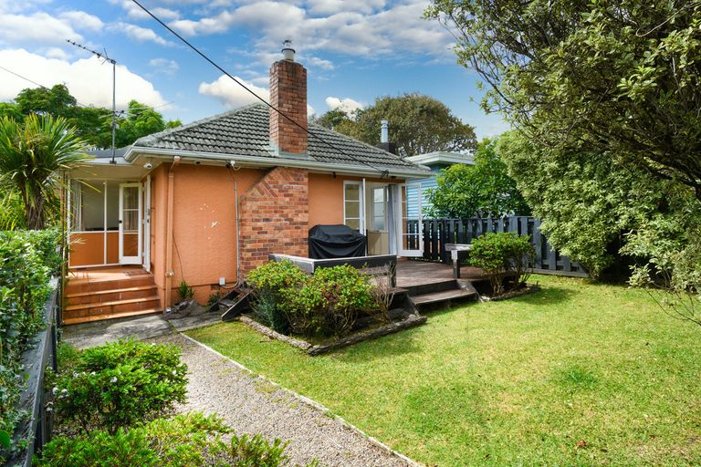 Photo of property in 1/32 Willerton Avenue, New Lynn, Auckland, 0600