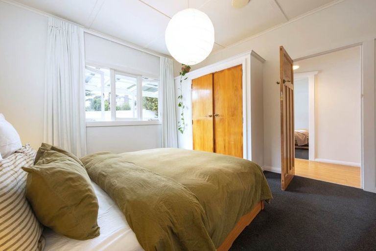 Photo of property in 1/49 Konini Road, Titirangi, Auckland, 0604