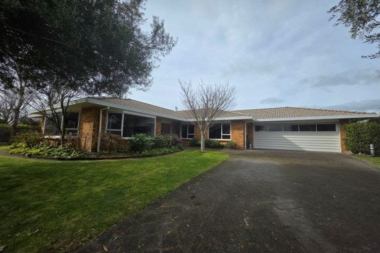 Photo of property in 10 Lynwood Place, Owhata, Rotorua, 3010