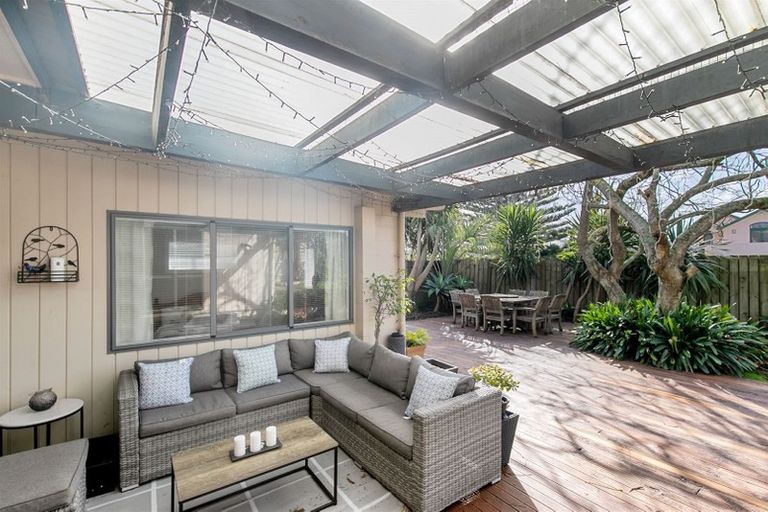 Photo of property in 1 Yacht Place, Bucklands Beach, Auckland, 2012