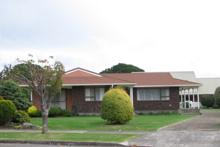 Photo of property in 10 Awanui Drive, Waikanae, 5036