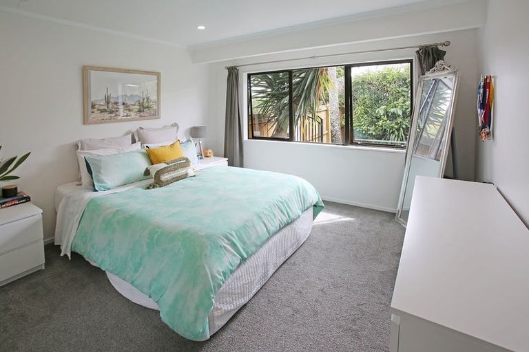 Photo of property in 1/28 Manuka Road, Glenfield, Auckland, 0629
