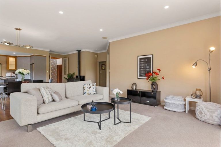 Photo of property in 100 Willowview Drive, Redwood, Christchurch, 8051