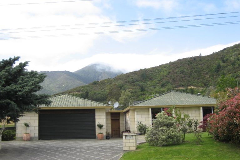Photo of property in 170 Waikawa Road, Picton, 7220