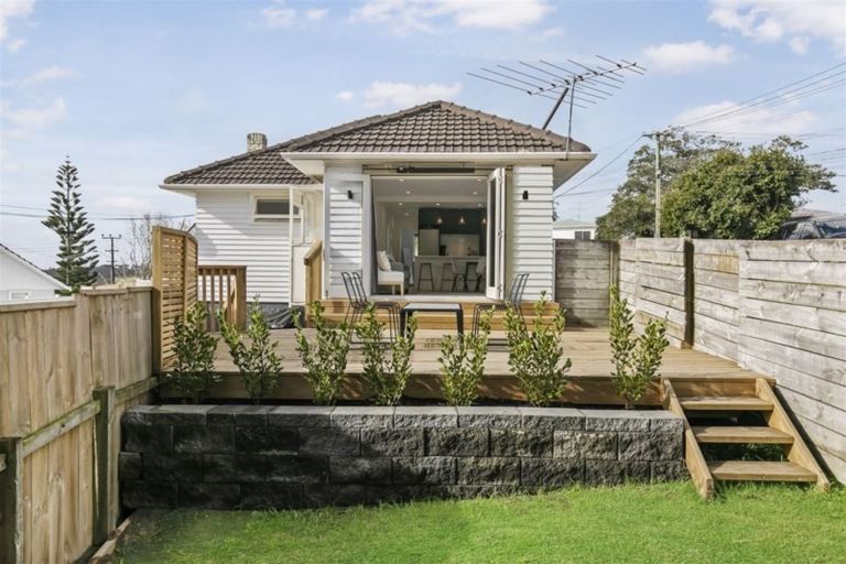 Photo of property in 1/18 Verbena Road, Birkdale, Auckland, 0626