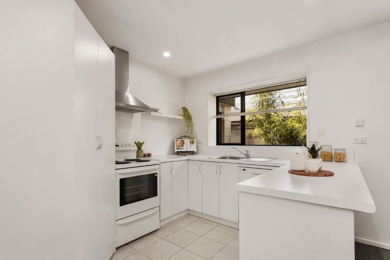 Photo of property in 2/30 Lees Road, Strowan, Christchurch, 8052