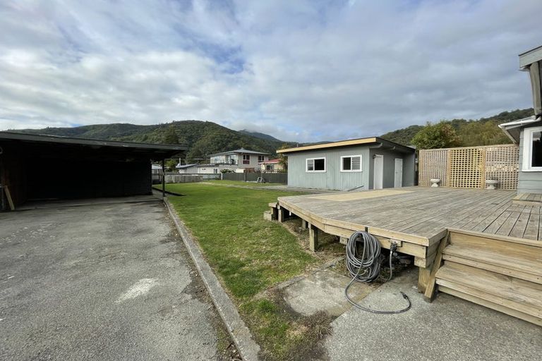 Photo of property in 24 Durham Street, Picton, 7220