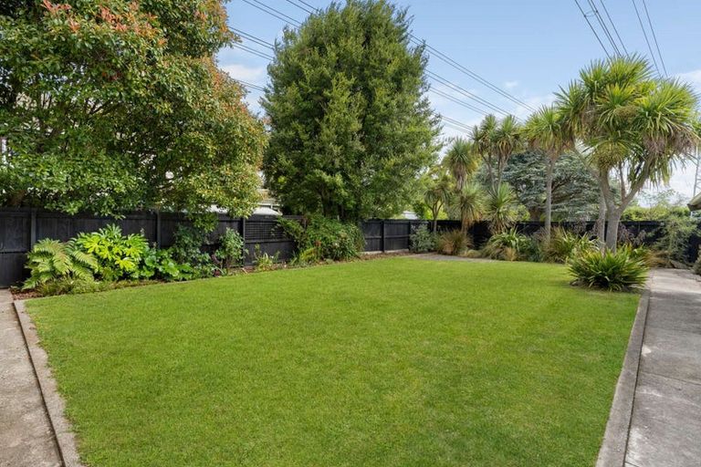 Photo of property in 417 Avonhead Road, Avonhead, Christchurch, 8042