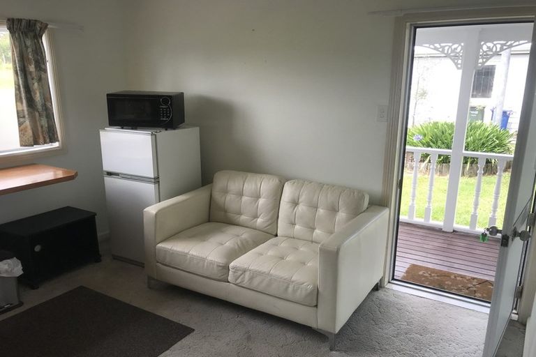 Photo of property in 16 Carter Road, Oratia, Auckland, 0604