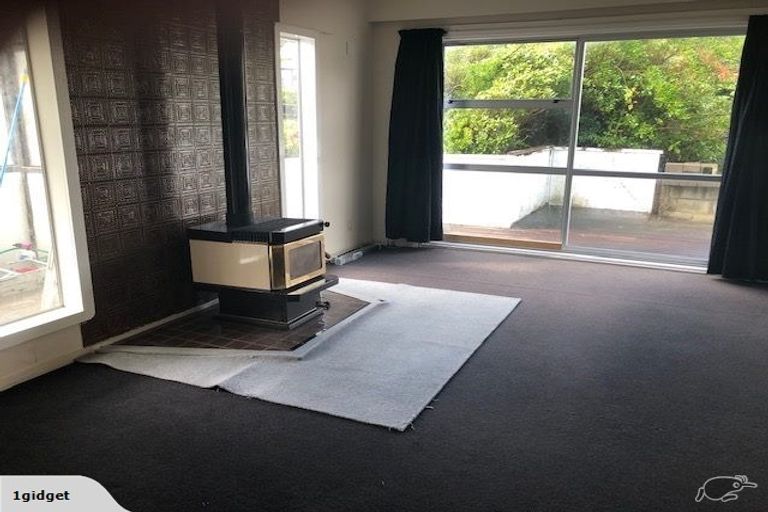 Photo of property in 10 Black Rock Road, Newlands, Wellington, 6037