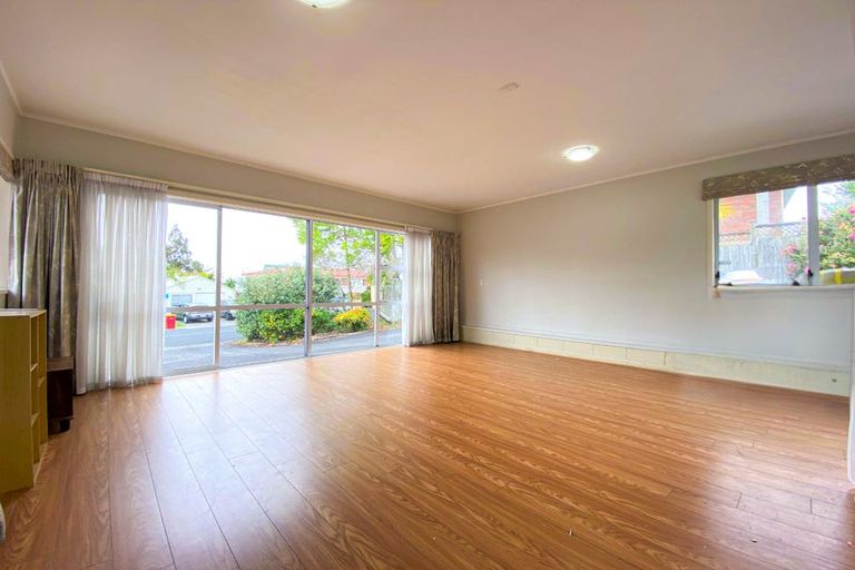 Photo of property in 4 Sailfish Drive, West Harbour, Auckland, 0618
