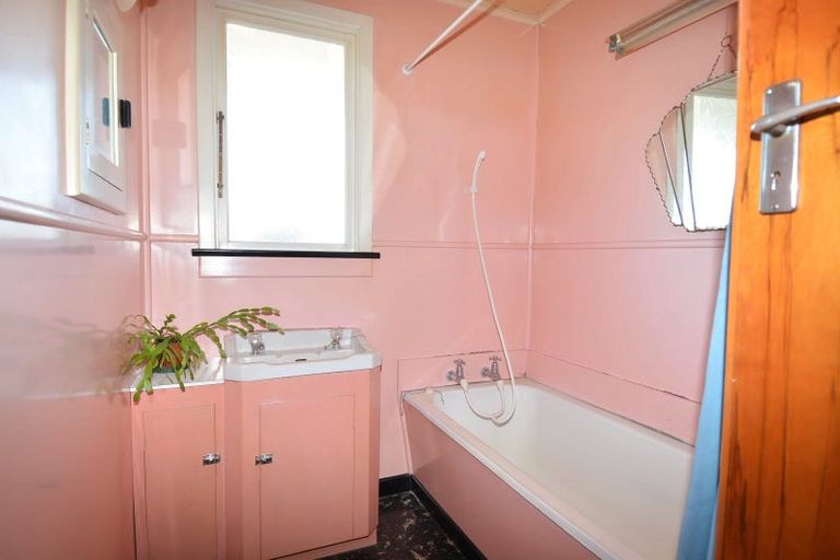 Photo of property in 16 Fraser Street, Waikiwi, Invercargill, 9810