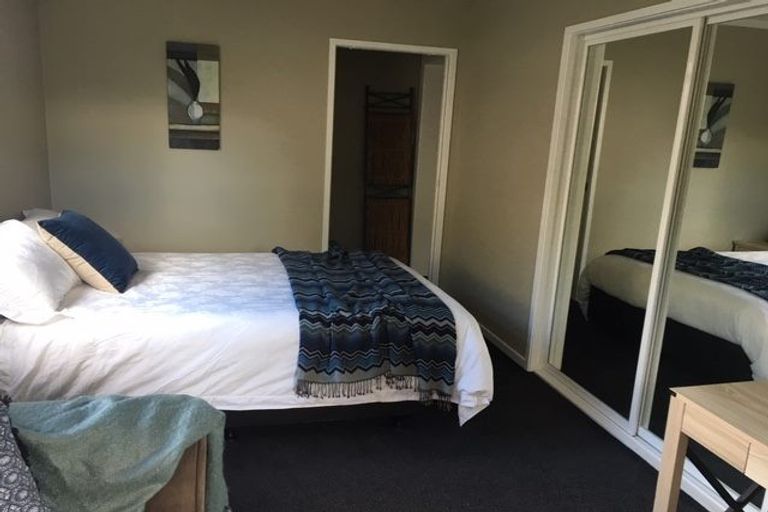 Photo of property in 2/26 Ridge Road, Waiake, Auckland, 0630