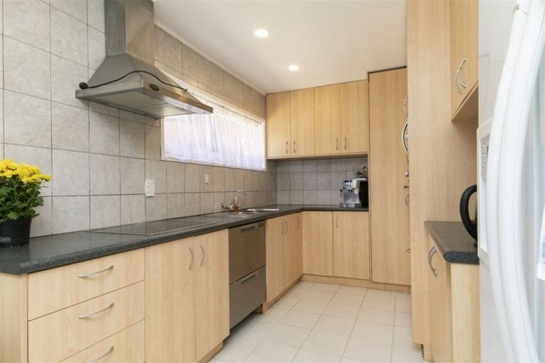 Photo of property in 1/69 Glencoe Road, Browns Bay, Auckland, 0630