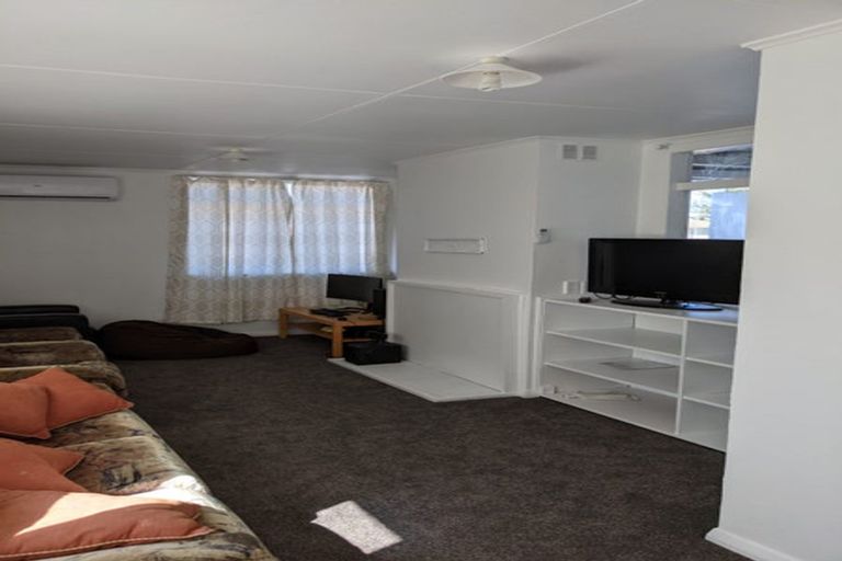 Photo of property in 9 Temuera Street, Otaki, 5512