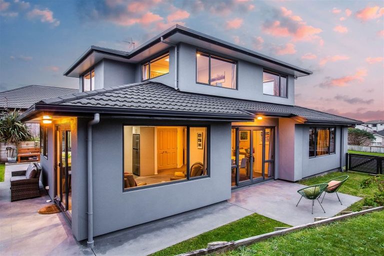 Photo of property in 12 Aotea Drive, Aotea, Porirua, 5024