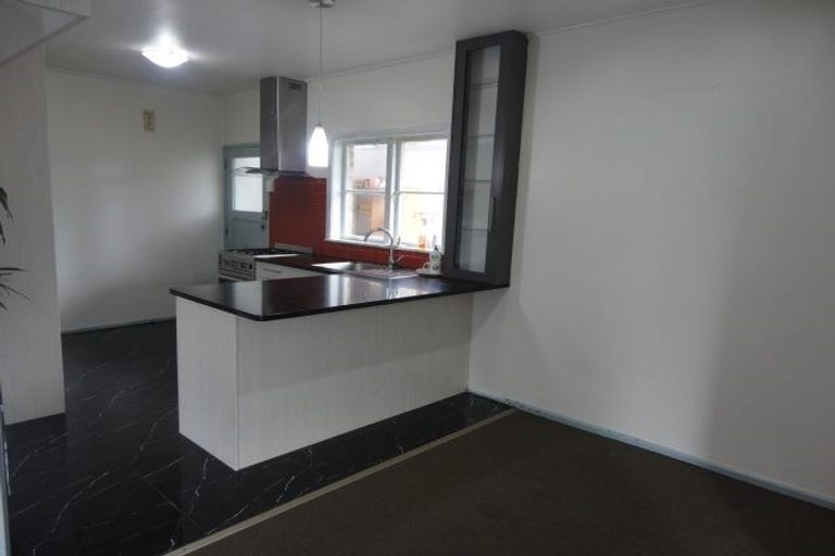 Photo of property in 1/165 Titirangi Road, New Lynn, Auckland, 0600