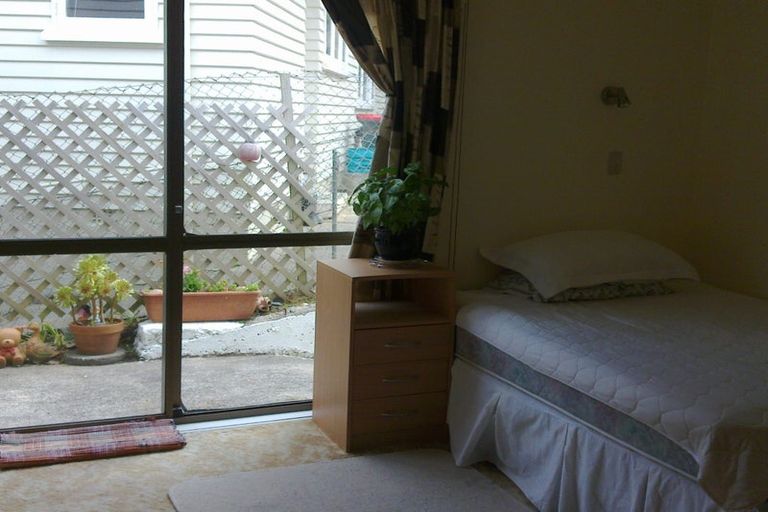 Photo of property in 124 Parkvale Road, Karori, Wellington, 6012