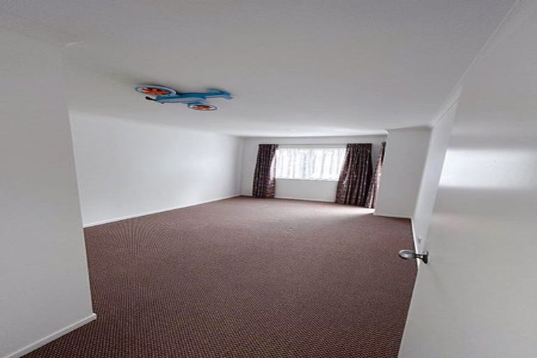 Photo of property in 27 Gunner Drive, Te Atatu Peninsula, Auckland, 0610