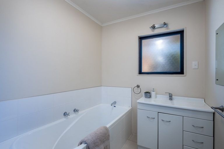 Photo of property in 13b Argyle Place, Highlands Park, New Plymouth, 4312