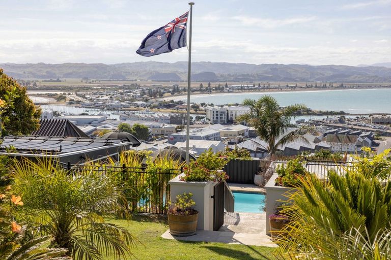 Photo of property in 12 George Street, Hospital Hill, Napier, 4110