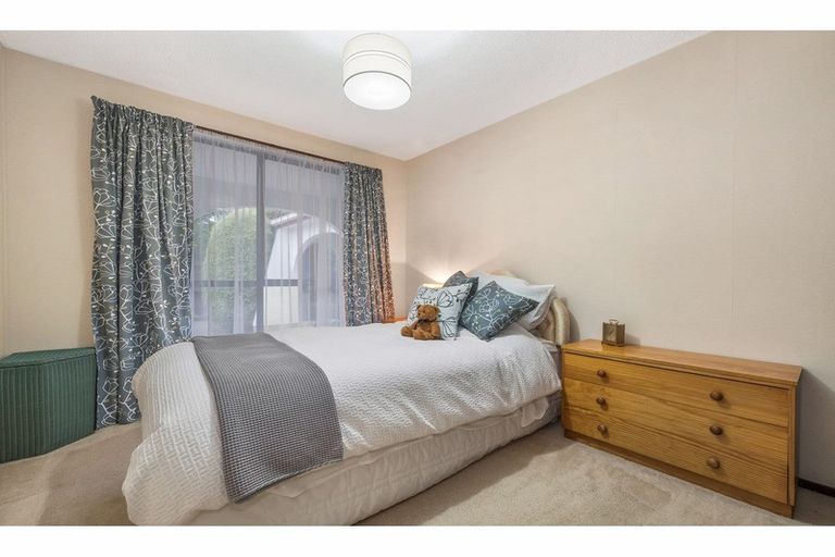 Photo of property in 14 Talltree Avenue, Avonhead, Christchurch, 8042