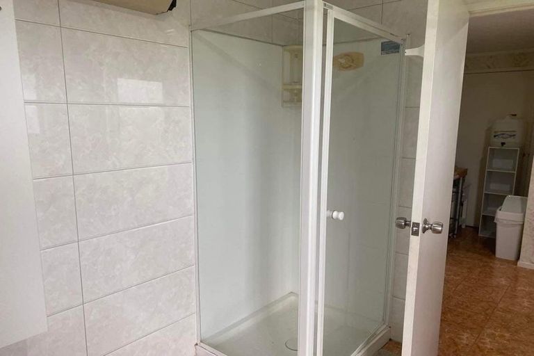 Photo of property in 13 Hueglow Rise, West Harbour, Auckland, 0618